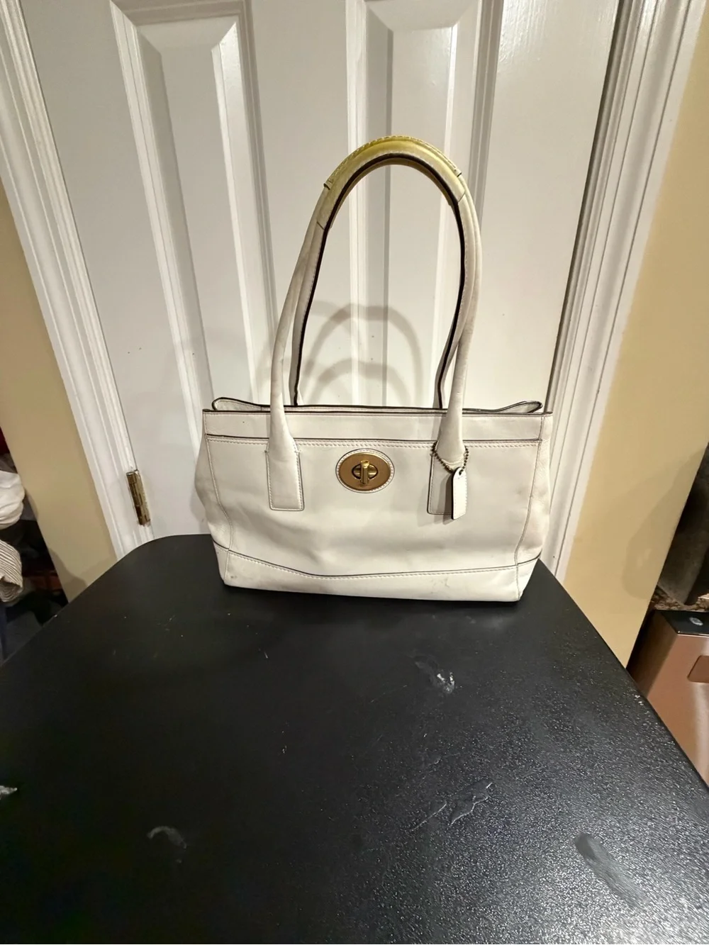 Coach Classic White Leather Tote shoulder Bag with Gold tone Turn-Lock 11554